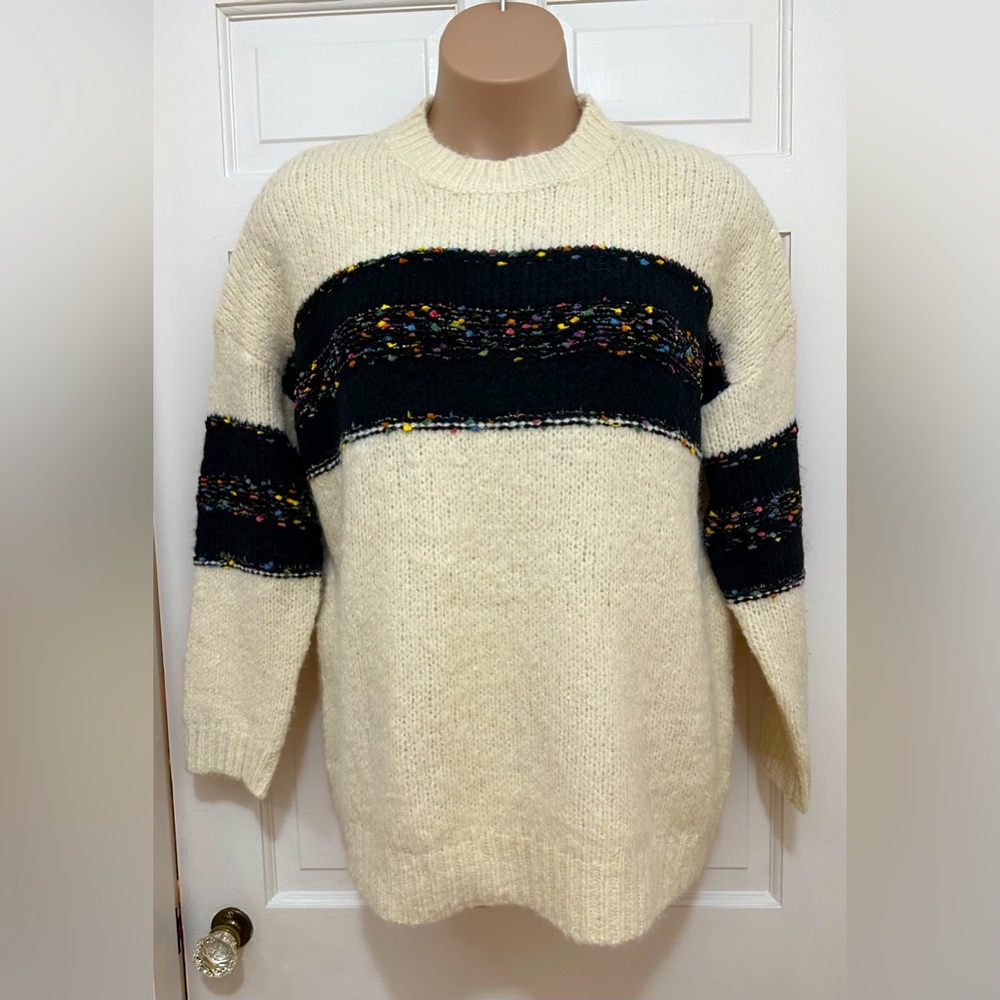 **SOLD**Chic Soul Boutique Women’s Crew Neck Sweater